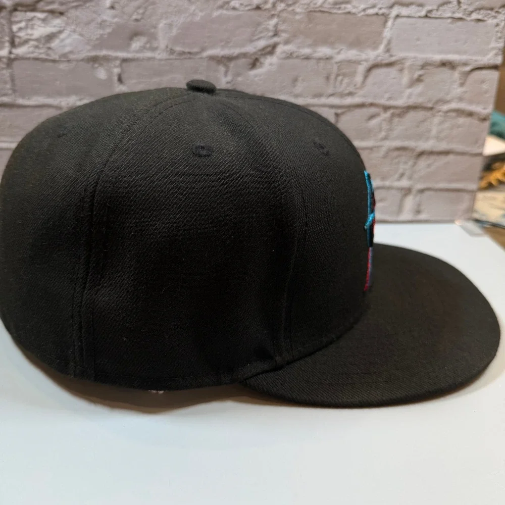 New Era 59FIFTY Miami Marlins Mens 7 3/4 Black Teal Fitted MLB Baseball Hat